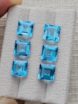 พลอยบลูโทปาสสี่เหลี่ยม 7x7 mm. 1 เม็ด