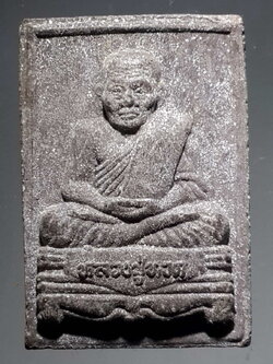 รหัสสินค้า หลวงปู่ทวด วัดต่างๆ 324 หลวงปู่ทวด วัดช้างให้ จังหวัดปัตตานี เนื้อว่าน พิมพ์สี่เหลี่ยมหลังยันต์นะ