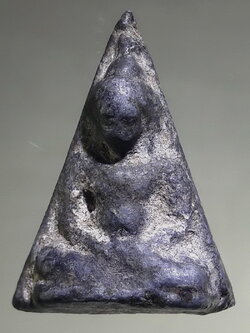 Antig FB 12777 พระร่วงนั่ง หน้าโหนก กรุวัดเชตุพน สุโขทัย เนื้อชิน