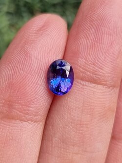 1.55กะรัต พลอยแทนซาไนท์ สีน้ำเงินอมม่วงเข้ม สวย ไฟดีมาก