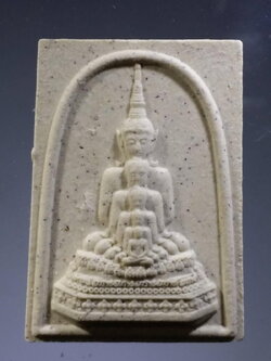 รหัสสินค้า พระมีกล่อง 3790 พระพุทธเจ้า 5 พระองค์ วัดพระธาตุผาซ่อนแก้ว อำเภอเขาค้อ จังหวัดเพชรบูรณ์ สร้างปี 2562