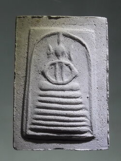 รหัสสินค้า พระมีกล่อง 281 พระสมเด็จวัดเกศไชโย ล้อพิมพ์นักเลงโต หลังยันต์ วัดไทรยืด ตำบลสี่ร้อย อำเภอวิเศษชัยชาญ จังหวัดอ่างทอง ที่ระลึกในงานยกช่อฟ้า ฉลองหอสวดมนต์