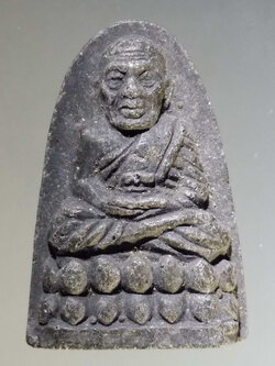 รหัสสินค้า หลวงปู่ทวด วัดต่างๆ 233 หลวงปู่ทวด เนื้อผงใบลาน หลังหมายเลขตอง ๑๑๑ ไม่ทราบปีที่สร้าง พระรายการนี้ให้เช่าบูชาแล้ว