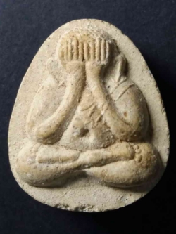 รหัสสินค้า พระปิดตา ทั่วไป 033 พระปิดตาเนื้อผง วัดศรีโสภณ อำเภอวังทอง จังหวัดพิษณุโลก รุ่นสร้างกุฏิสงฆ์