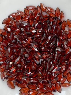 โกเมนมาคี 4x2 mm. 5 กะรัต