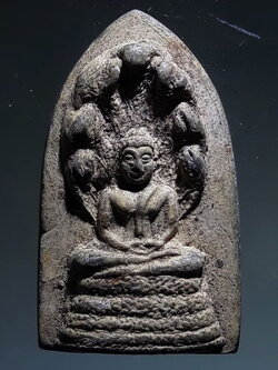 Antig FB 12688 พระนาคปรกเนื้อผง ด้านหลังมีตัวอักษร เทพ สร้างเมื่อวันที่ 4 กันยายน ปีพ.ศ 2519 ไม่รู้ที่