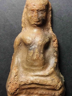 รหัสสินค้า พระกรุ 003 พระหูยาน เนื้อดินเผา กรุวัดพระศรีรัตนมหาธาตุ จังหวัดลพบุรี พระรายการนี้ให้เช่าบูชาแล้ว