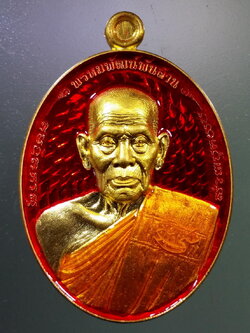 รหัสสินค้า พระมีกล่อง 081 เหรียญรูปไข่ กะไหล่ทอง ลงยาจีวร พื้นแดง หลวงพ่อพัฒน์ วัดห้วยด้วน อำเภอหนองบัว จังหวัดนครสวรรค์ รุ่น พรหมพัฒน์พันล้าน ตอกโค๊ต หมายเลข ๑๓๕