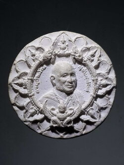 รหัสสินค้า พระไม่ทราบที่ 406 พระผงจันทร์ลอย น่าจะเป็นพระครูบาทางเหนือ ไม่ทราบที่