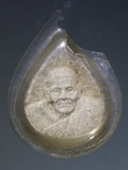 รหัสสินค้า หลวงปู่ทวด วัดต่างๆ 239 หลวงปู่ทวดเนื้อผงพิมพ์หยดน้ำ หลวงพ่อจำเนียร วัดถ้ำเสือ จังหวัดกระบี่