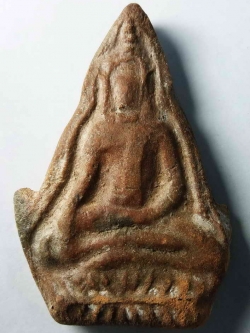 รหัสสินค้า พระกรุ 016 พระพุทธชินราชเนื้อดิน กรุบึงสามพัน จ.อุตรดิตถ์ สภาพใช้ ( ตัดชิดประภามณฑล )