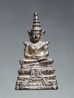 รหัสสินค้า พระมีกล่อง 265 รููปหล่อเนื้อทองระฆัง สมเด็จมหาจักรพรรดิ รุ่น 1 สำนักสงฆ์พรหมวนาราม จังหวัดพิษณุโลก ขนาดเทียบกับเหรียญบาท กล่องเดิม