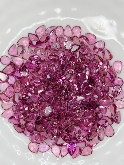 ทัวร์มาลีนหยดน้ำ 4X3 mm. 1 กะรัต