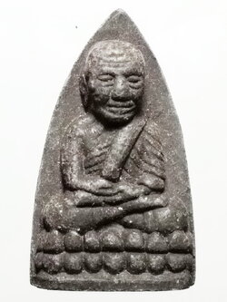 รหัสสินค้า หลวงปู่ทวด วัดต่างๆ 405 หลวงปู่ทวด เหยียบน้ำทะเลจืด เนื้อผงใบลาน วัดช้างให้ จังหวัดปัตตานี หลังตัวหนังสือ น. พิมพ์เตารีด