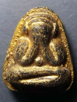 รหัสสินค้า พระปิดตา ทั่วไป 072 พระปิดตาเนื้อผงทาทองบรอนซ์ หลังแบบ น่าจะเป็นสายวัดอ่างศิลา ไม่ทราบที่ครับ พระรายการนี้ให้เช่าบูชาแล้ว