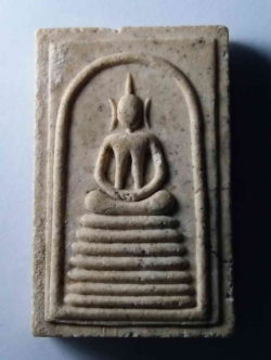 รหัสสินค้า พระสมเด็จ วัดต่างๆ 313 พระสมเด็จเนื้อผง หลังรูปเหมือน หลวงปู่พรหมมา เขมจาโร วัดสวนหินผานางคอย จังหวัดอุบลราชธานี รุ่นครบรอบ 99 ปี