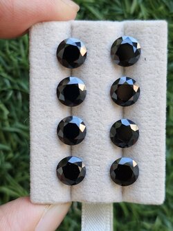 พลอยนิลกลม เจียรเหลี่ยม 7.0มม. 1 เม็ด