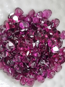 โรโดไลท์หัวใจ 5 มม. 1 กะรัต