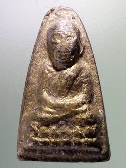 รหัสสินค้า หลวงปู่ทวด วัดต่างๆ 570 หลวงปู่ทวดเนื้อดินเผา วัดช้างให้ จังหวัดปัตตานี สร้างปี 2513 พระครูใบฎีกาขาวสร้าง พระรายการนี้ให้เช่าบูชาแล้ว