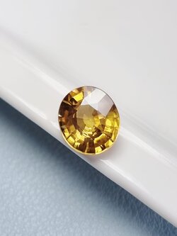 5.63กะรัต พลอยเพทายดิบ สีเหลืองทองสีคล้ายบุษราคัม 1 เม็ด