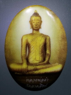 รหัสสินค้า เครื่องราง ล็อตเก็ต ภาพถ่าย 104 ล็อกเก็ตติดเชือกไหม 7 สี หลวงพ่อดำ วัดลาดสิงห์ อำเภอสามชุก จังหวัดสุพรรณบุรี