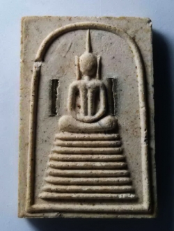 รหัสสินค้า พระสมเด็จ วัดต่างๆ 229 พระสมเด็จฐาน 9 ชั้น คูณบารมี เนื้อผงฝังตะกรุด 2 ดอก หลวงพ่อคูณ วัดบ้านไร่ อำเภอด่านขุนทด จังหวัดนครราชสีมา รุ่นกูให้ทำ