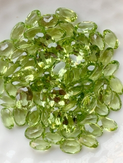 เพอริดอทไข่ 6X4 มม. 5 กะรัต