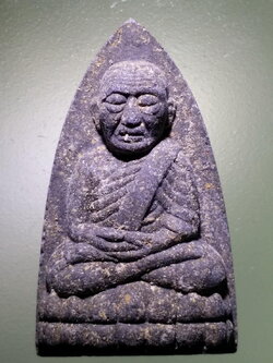 รหัสสินค้า หลวงปู่ทวด วัดต่างๆ 548 หลวงปู่ทวด เนื้อผงหลังยันต์นะเฉลียวเพชร ไม่ทราบที่