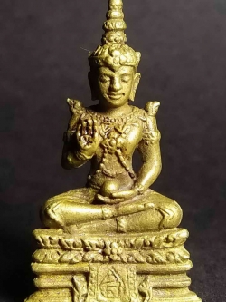 รหัสสินค้า พระกริ่ง พระหล่อ 003 รูปหล่อพระพุทธมหาจักรพรรดิ์ปางประทานพร มือถือลูกแก้ว ไม่ทราบที่ หล่อตัน เนื้อทองผสม พระรายการนี้ให้เช่าบูชาแล้ว