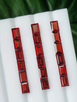 โกเมนสี่เหลี่ยม 7x5 มม. 5 กะรัต