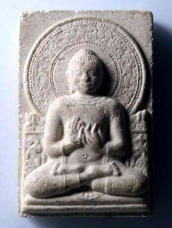 รหัสสินค้า พระไม่ทราบที่ 095 พระเนื้อผงปางปฐมเทศนา หลังธรรมจักร ไม่ทราบที่ พระรายการนี้ให้เช่าบูชาแล้ว