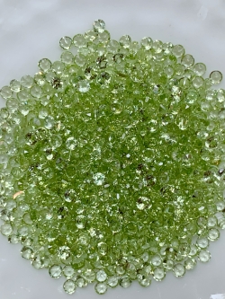 Peridot เพอริดอทกลม 1.8 มม. 5 กะรัต