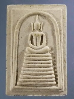 รหัสสินค้า พระสมเด็จ วัดต่างๆ 954 พระสมเด็จเนื้อผงฐาน 9 ชั้น หลังพระครูสิริรัตนวิมล วัดอำนวยศรี อำเภอรัตนะ จังหวัดสุรินทร์