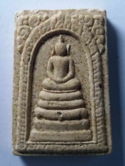 รหัสสินค้า พระสมเด็จ วัดต่างๆ 070 พระสมเด็จเนื้อผงซุ้มกนก หลวงพ่อคูณ วัดบ้านไร่ สร้างปี 2536