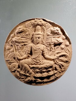 รหัสสินค้า จตุคามรามเทพ 792 พระเทวราชโพธิสัตว์จตุคามรามเทพ รุ่นมหาปาฏิหาริย์มั่งมีทรัพย์ เนื้อว่านผสมผงธูป กล่องแปดเหลี่ยม