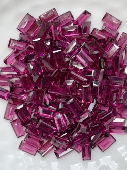 โรโดไลท์สี่เหลี่ยม 5X2.5 มม. 5 กะรัต