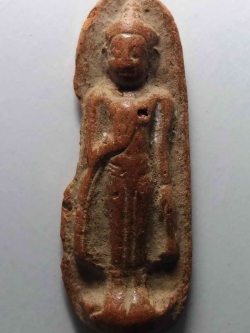 รหัสสินค้า พระกรุ 026 พระร่วง ยืนปางประทานพร จ.สุโขทัย ไม่ทราบกรุ พระรายการนี้ให้เช่าบูชาแล้ว