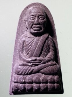 รหัสสินค้า หลวงปู่ทวด วัดต่างๆ 576 หลวงปู่ทวด เนื้อว่านสีน้ำตาล หลวงพ่อรัตนบัณเจิด วัดเวฬุวนาราม อำเภอโพนทราย จังหวัดร้อยเอ็ด ที่ระลึกในงานผูกพัทธสีมา