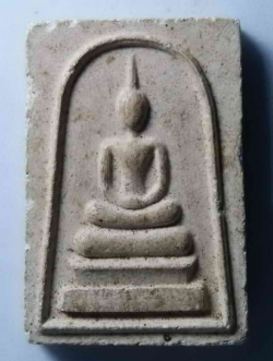 รหัสสินค้า พระสมเด็จ วัดต่างๆ 290 พระสมเด็จเนื้อผง วัดหลักหกรัตนาราม สร้างปี 2539 หลังตราสัญลักษณ์พิธีกาญจนาภิเษก ครองราชย์ครบ 50 ปีในหลวงรัชกาลที่ 9