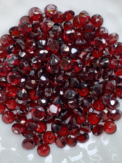 โกเมนกลม 3.5 มม. 5 กะรัต