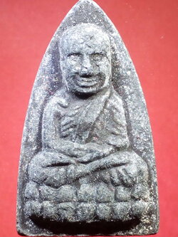 รหัสสินค้า หลวงปู่ทวด วัดต่างๆ 166 หลวงปู่ทวด วัดช้างให้ จ.ปัตตานี หลังตัวหนังสือนูน ไม่ทราบปี กดพิมพ์ด้านหลังไม่ชัด