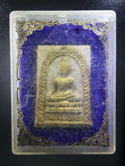 รหัสสินค้า พระมีกล่อง 301 หลวงพ่อลอย เนื้อผงทาทองบรอนซ์ กล่องเดิม