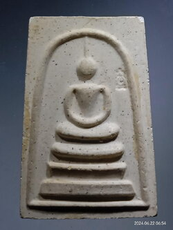 รหัสสินค้า พระสมเด็จ วัดต่างๆ 1174 พระสมเด็จเนื้อผง พิมพ์ทรงเจดีย์ วัดระฆังโฆสิตาราม กรุงเทพฯ ไม่ทราบปีที่สร้าง ด้านหลังปั๊มตรายาง กดโค้ดด้านหน้า