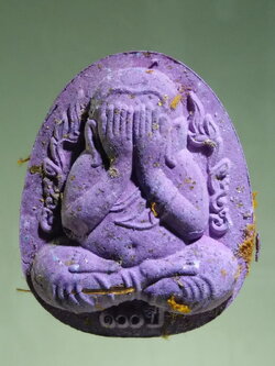 รหัสสินค้า พระมีกล่อง 164 พระปิดตากนกข้าง 100 ปี หลวงพ่อพัฒน์ ปุญญกาโม วัดห้วยด้วน ตำบลธารทหาร อำเภอหนองบัว จังหวัดนครสวรรค์ สร้างปี 2565 หมายเลข 586