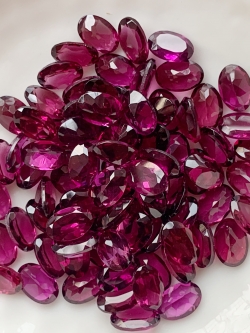 โรโดไลท์ไข่ 6X4 มม. 5 กะรัต