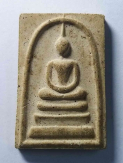 รหัสสินค้า พระสมเด็จ วัดต่างๆ 132 พระสมเด็จเนื้อผง หลังตรายาง หลวงปู่เสนาะ วัดบางคาง จ.ปราจีนบุรี รุ่นบารมี 95 หายากสร้างน้อย พระรายการนี้ให้เช่าบูชาแล้ว