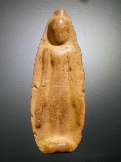 รหัสสินค้า พระไม่ทราบที่ 453 พระเนื้อดินปางเปิดโลก บางคนดูเป็นพระกรุ บางคนดูเป็นพระเกจิ ไม่ทราบที่