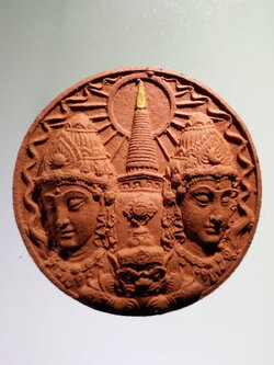 รหัสสินค้า จตุคามรามเทพ 850 องค์จตุคามรามเทพ รุ่นจอมราชันย์ สุวรรณภูมิ ปีมหามงคล พิธีพุทธาภิเษก เทวาภิเษก ณ.ศาลหลักเมือง และ วัดพระมหาธาตุวรมหาวิหาร จังหวัดนครศรีธรรมราช สร้างปี 2550 เนื้อว่านแดง ลูกนำฤกษ์ในพิธี