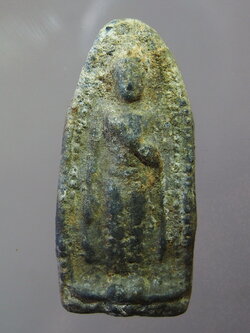 รหัสสินค้า พระกรุ 084 พระร่วงยืนประทานพร ข้างเม็ด สุโขทัย เนื้อชินอุทุมพร ชินเขียว