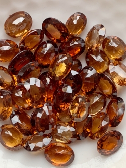 เพทายดิบไข่ 8X6 มม. 1 เม็ด